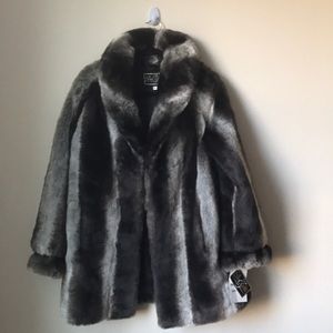 Silk&Sable brand new high quality faux fur coat🌞